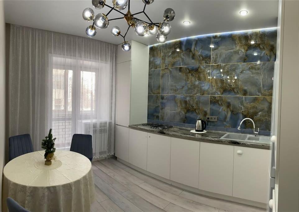 Vip Апартаменты В Центре Города Qostanay Exterior foto