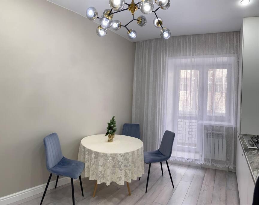 Vip Апартаменты В Центре Города Qostanay Exterior foto